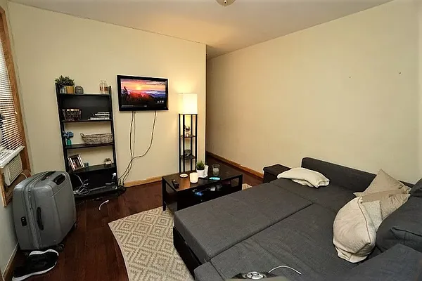 Rented by Universal Realty Group | media 8