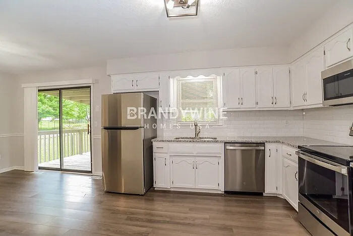 905 NE 108th Ter — Photo 8