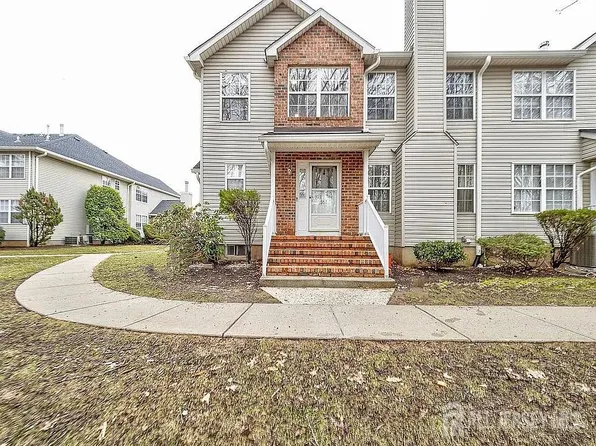 351 Bowler Ct, Piscataway, NJ 08854