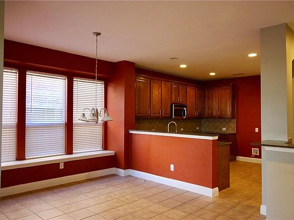 4th image of 1205 Valley Vista Dr