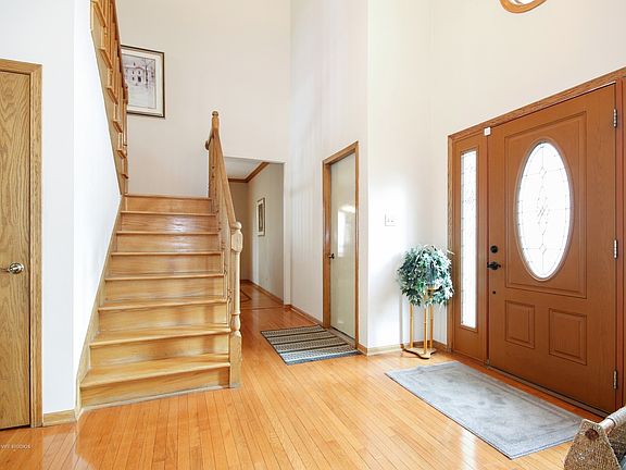 5th image of 5304 W 107th St