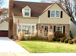 2567 N 96th St, Wauwatosa, WI 53226