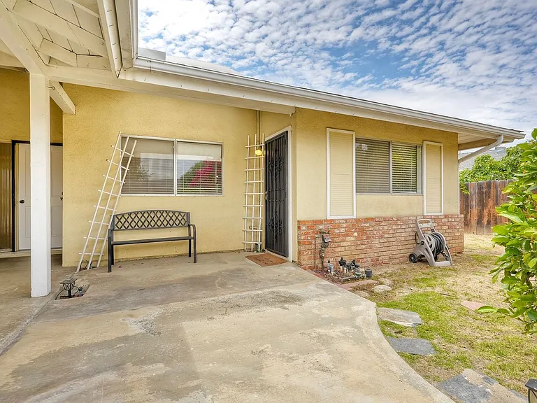 749 Highland St — Photo 12