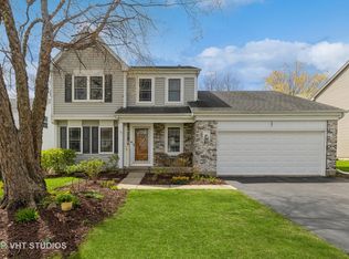 281 Bingham Cir, Mundelein, IL 60060