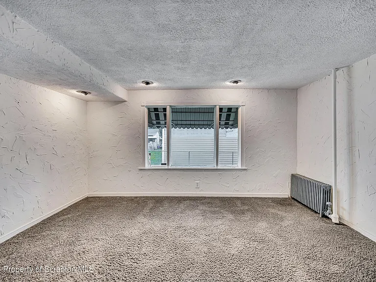 1020 Farber Ct — Photo 9