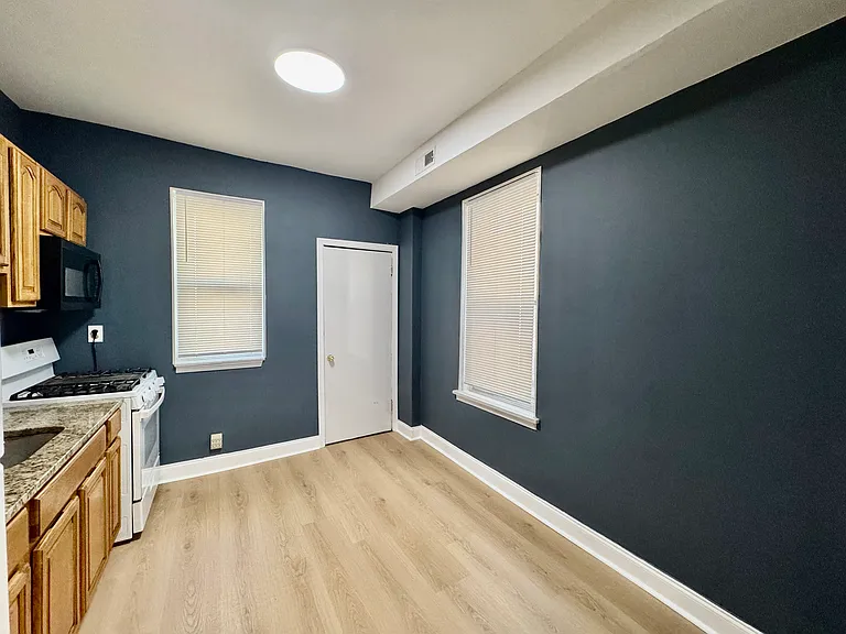 2528 S American St — Photo 7
