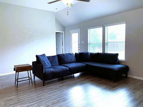 4th image of 6011 Priory Dr