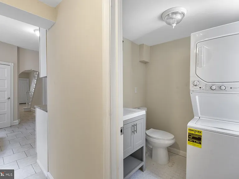 2323 E Cambria St — Photo 12