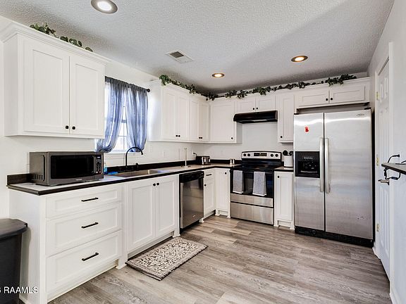 5th image of 1014 Carolyn Rose Dr
