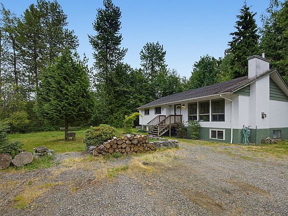 2nd image of 33539 Dewdney Trunk Rd