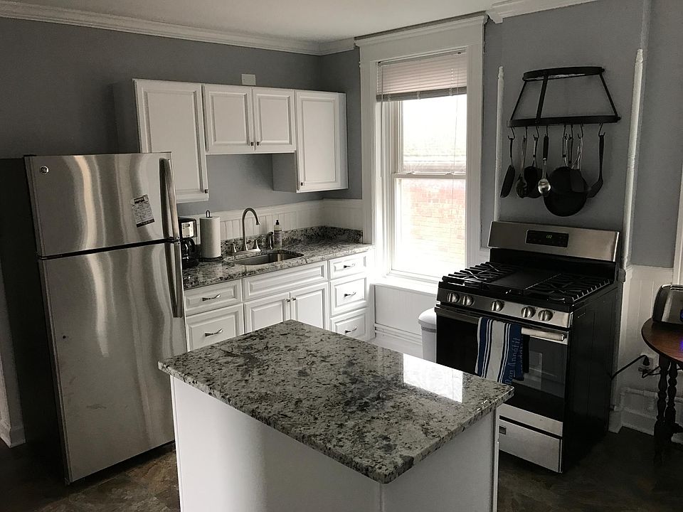 1st image of 134 Woodlawn Ave #2