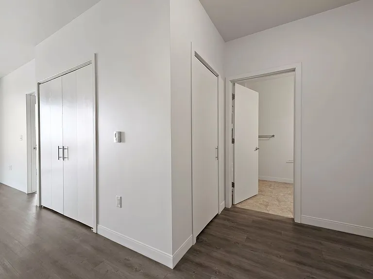 Freshwater Plaza Apartments — Photo 8