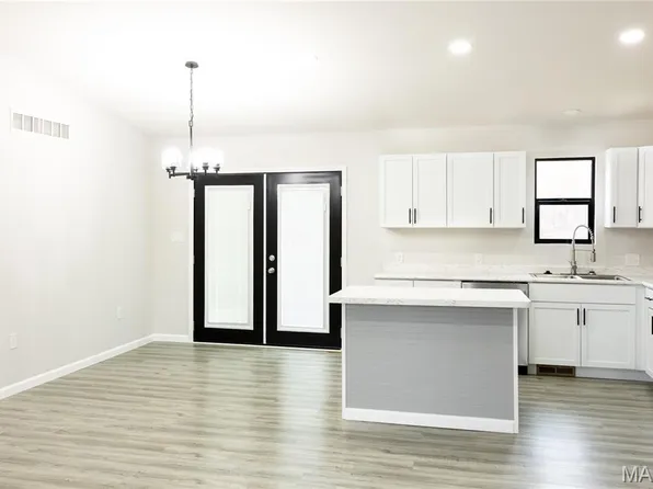 24401 Trolley Ln, Saint Robert, MO 65459