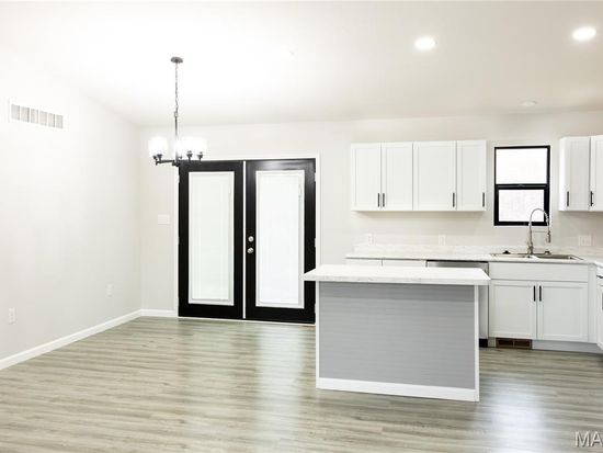 24401 Trolley Ln, Saint Robert, MO 65459