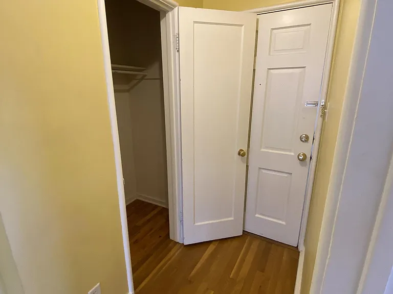 912-914 Country Club Ave #2 — Photo 3
