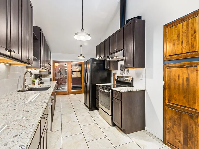 1916 Winterberry Way — Photo 13