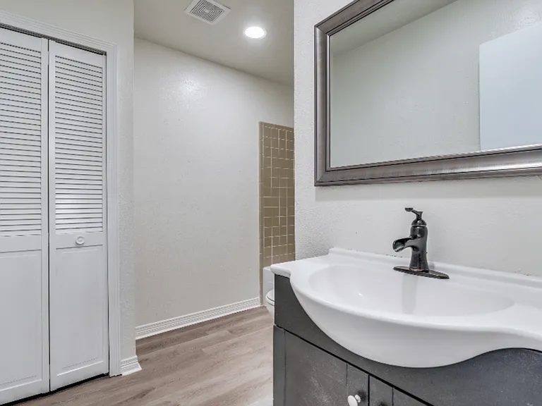 5913 Maple Ln — Photo 10