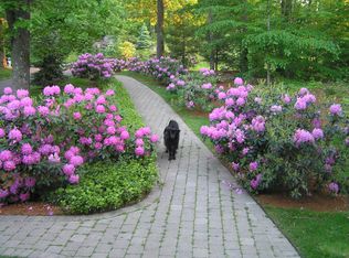 17 Carriage Hill Rd, Woodbridge, CT 06525