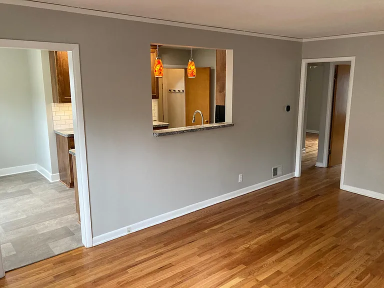 1110 N 49th Ave — Photo 8