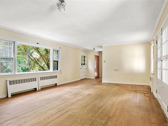3rd image of 340 Sarles Ln