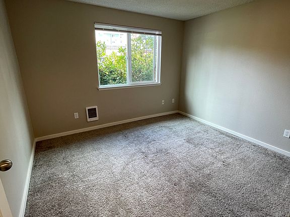 4th image of 325 Tacoma Ave S APT E