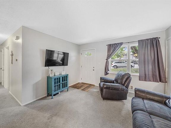 4th image of 3917 S Masterbrook Dr