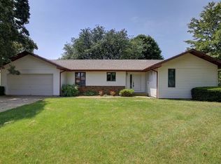 12 Holly Ct, Savoy, IL 61874
