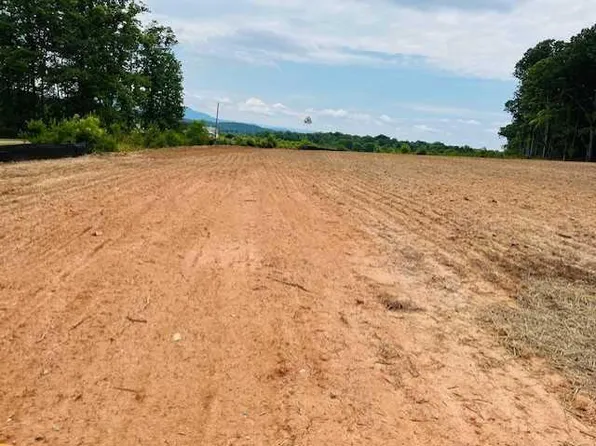 2 Crestridge Rd, Bassett, VA 24055