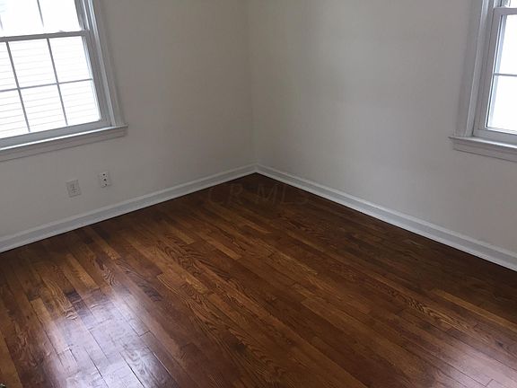 5th image of 146 Shull Ave