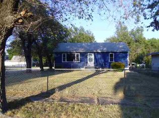 202 S 11th St, Herington, KS 67449
