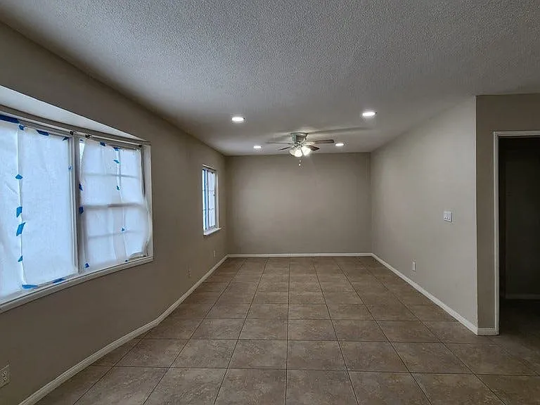 3975 Eileen St — Photo 26