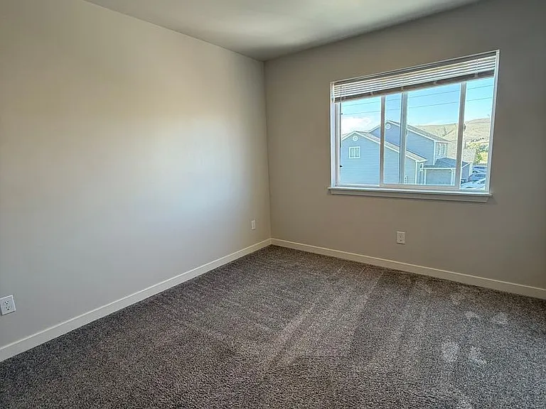 47 Samantha Ct — Photo 25