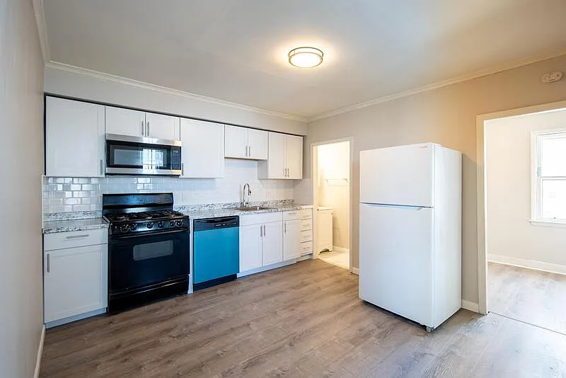 3 bed, 1.0 bath, 1200 sqft, $1,245 — Photo 3
