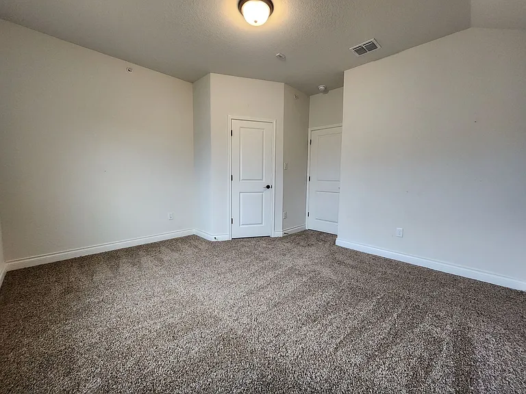 340 Untermaier St — Photo 18