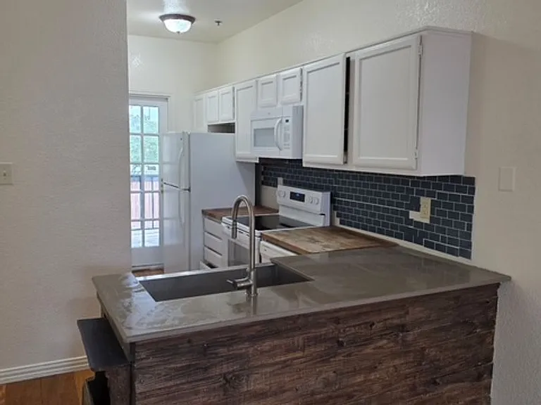 4800 W Lovers Ln #512 — Photo 4