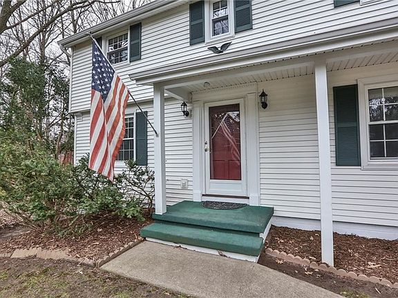 4th image of 4 Woodside Ln