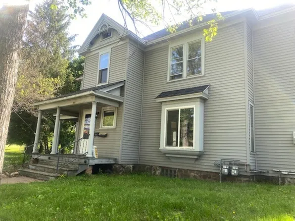 206 N State St, Waupaca, WI 54981
