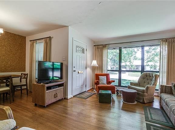 4th image of 9047 Leaside Dr