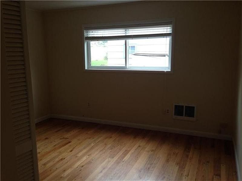2nd image of 1149 Hemlock St