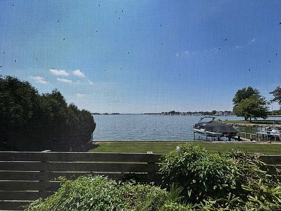 3rd image of 230 Lakeview Dr E #230