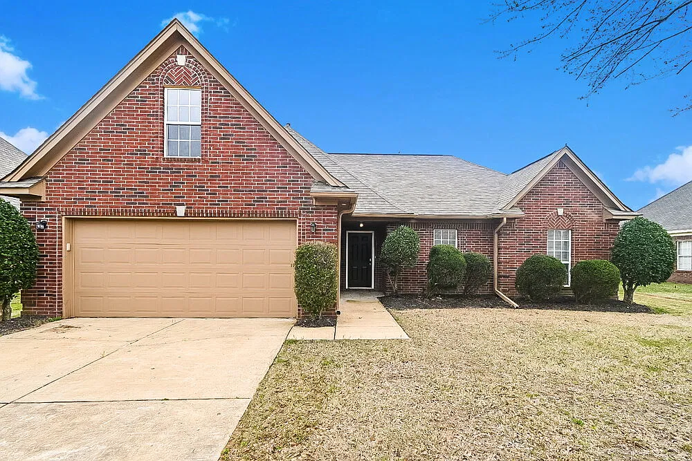 3 bed, 2.0 bath, 1606 sqft, $1,880 — Photo 1