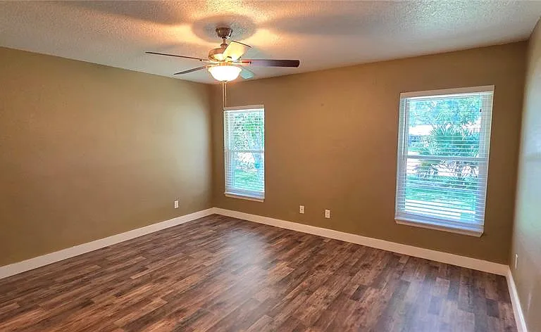 4743 Larchmont Ct — Photo 17