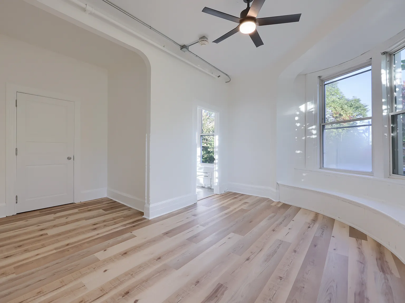 1 bed, 810 sqft, $1,415 — Photo 2