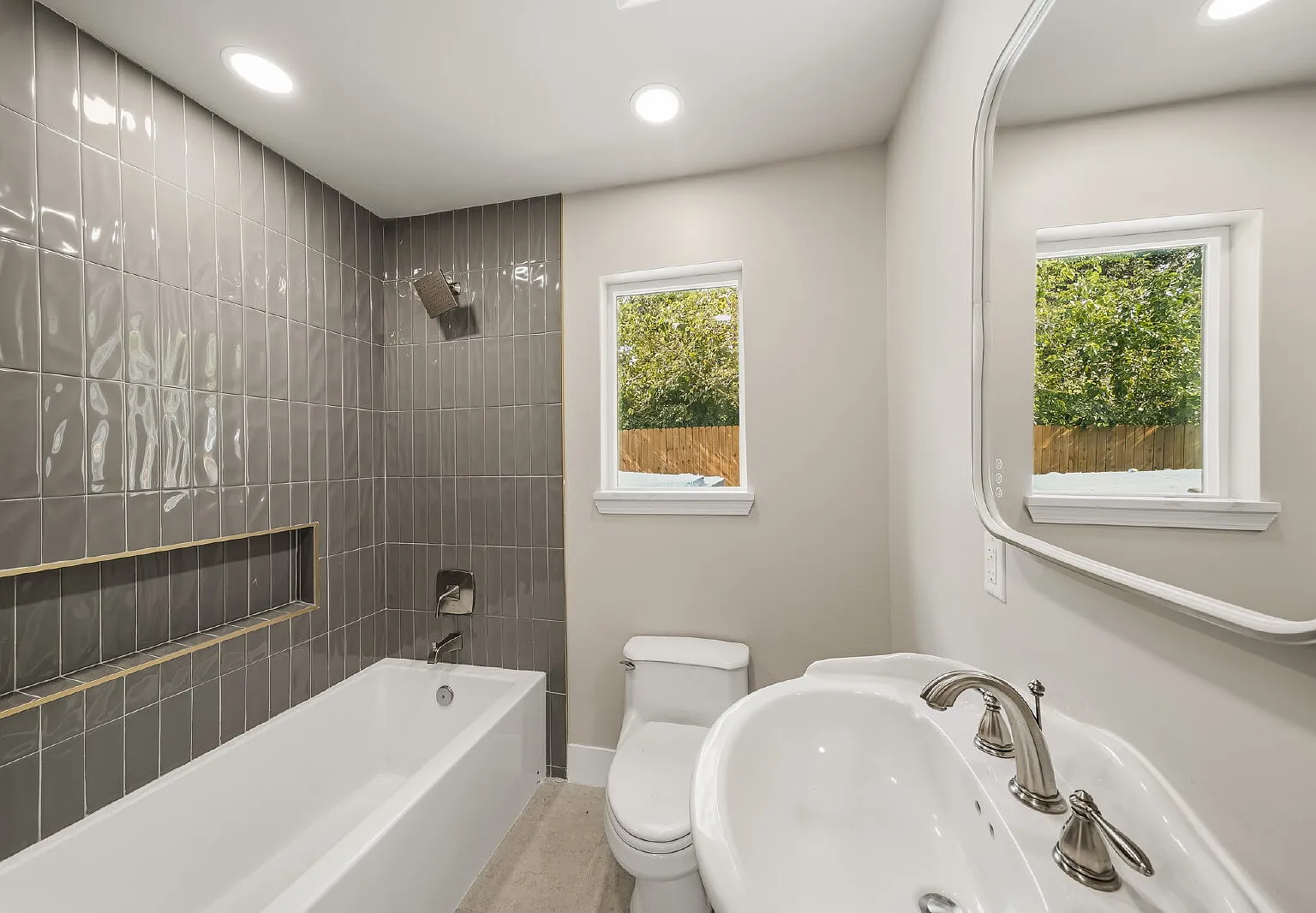 4 bed, 2.0 bath, 1400 sqft, $1,850 — Photo 3