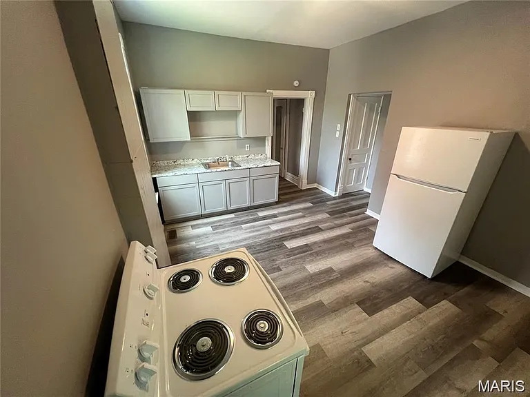 3135 Chippewa St #1F — Photo 3