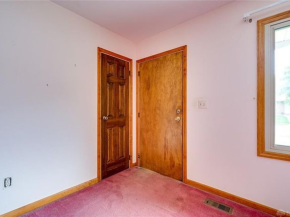 4th image of 70 Brent Dr