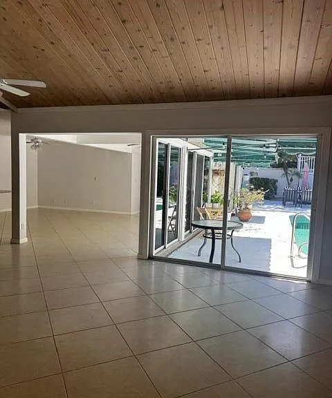 112 E Coral Fish Ln — Photo 3