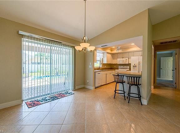 5th image of 606 SE 15th Ter