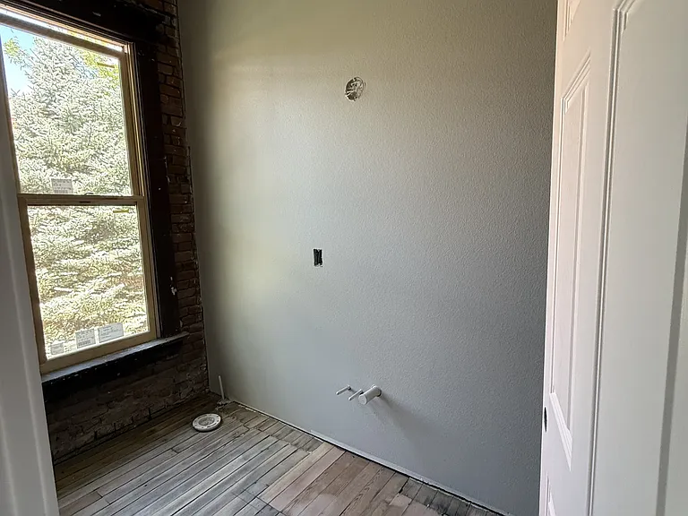 201 W Main St #11 — Photo 3