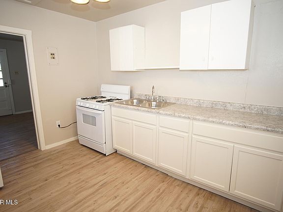 5th image of 1311 Chadbourne St